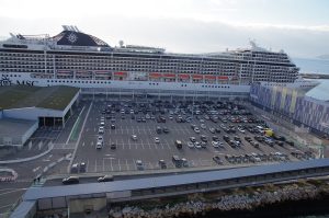 Paquebot MSC Magnifica amarré à quai dans le port de croisière de Marseille