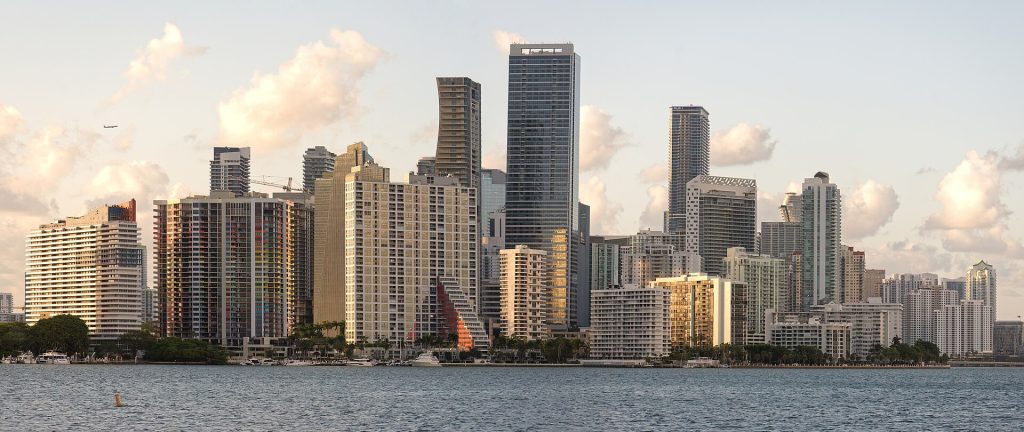Les gratte-ciel de Miami au bord de la baie de Biscayne
